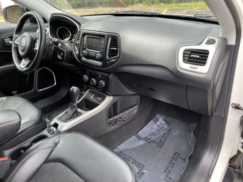 Used 2018 Jeep Compass Latitude FWD image 43