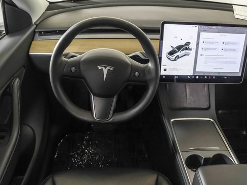 Used 2022 Tesla Model Y Long Range image 36