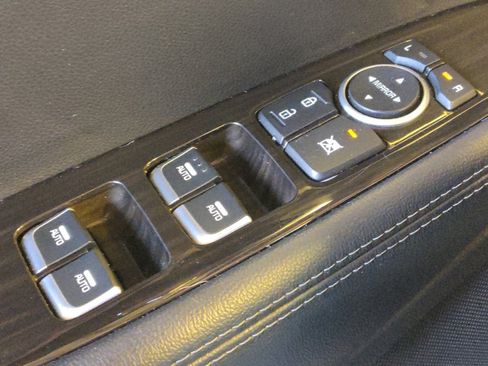 Used 2020 Kia Sorento LX FWD image 27