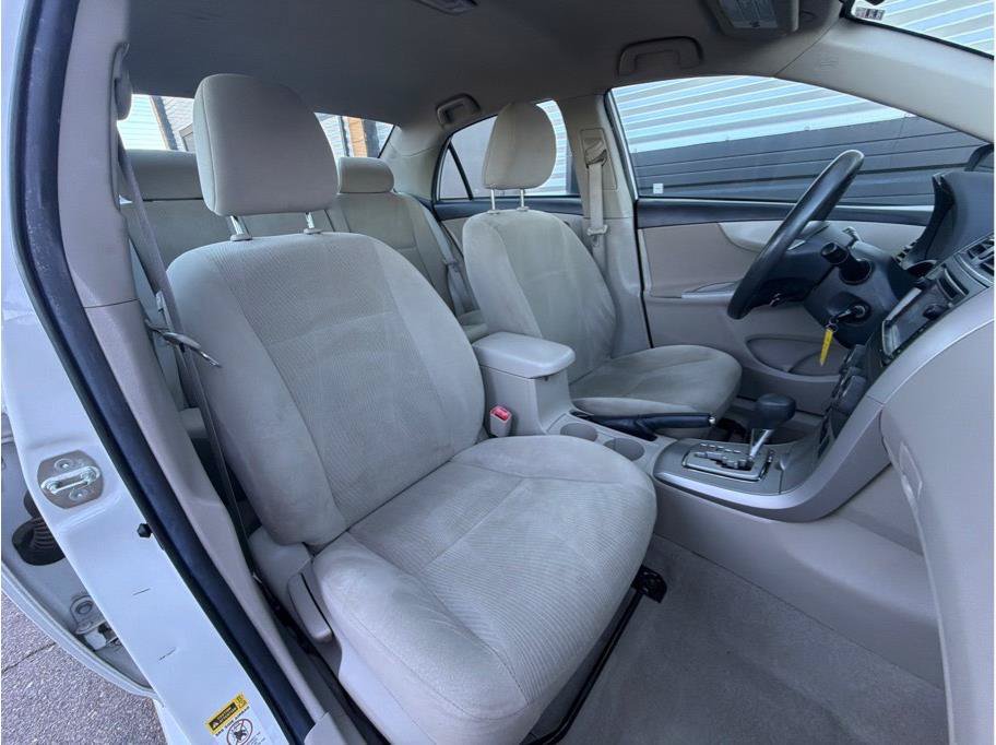 Used 2013 Toyota Corolla LE FWD image 18