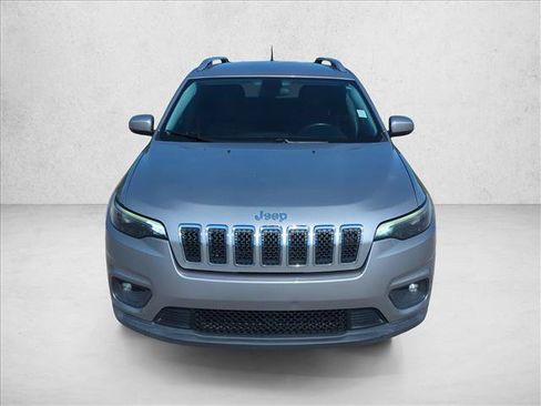 Used 2019 Jeep Cherokee Latitude Plus FWD image 2