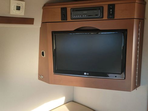 Used 2010 Ford E-350 and Econoline 350 Super Duty image 21