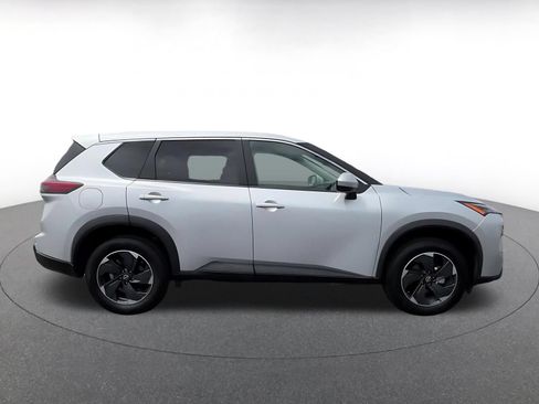 Used 2025 Nissan Rogue SV AWD/4WD image 16