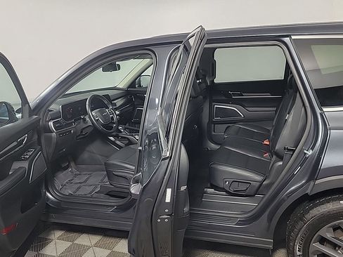 Used 2024 Kia Telluride LX AWD/4WD image 16