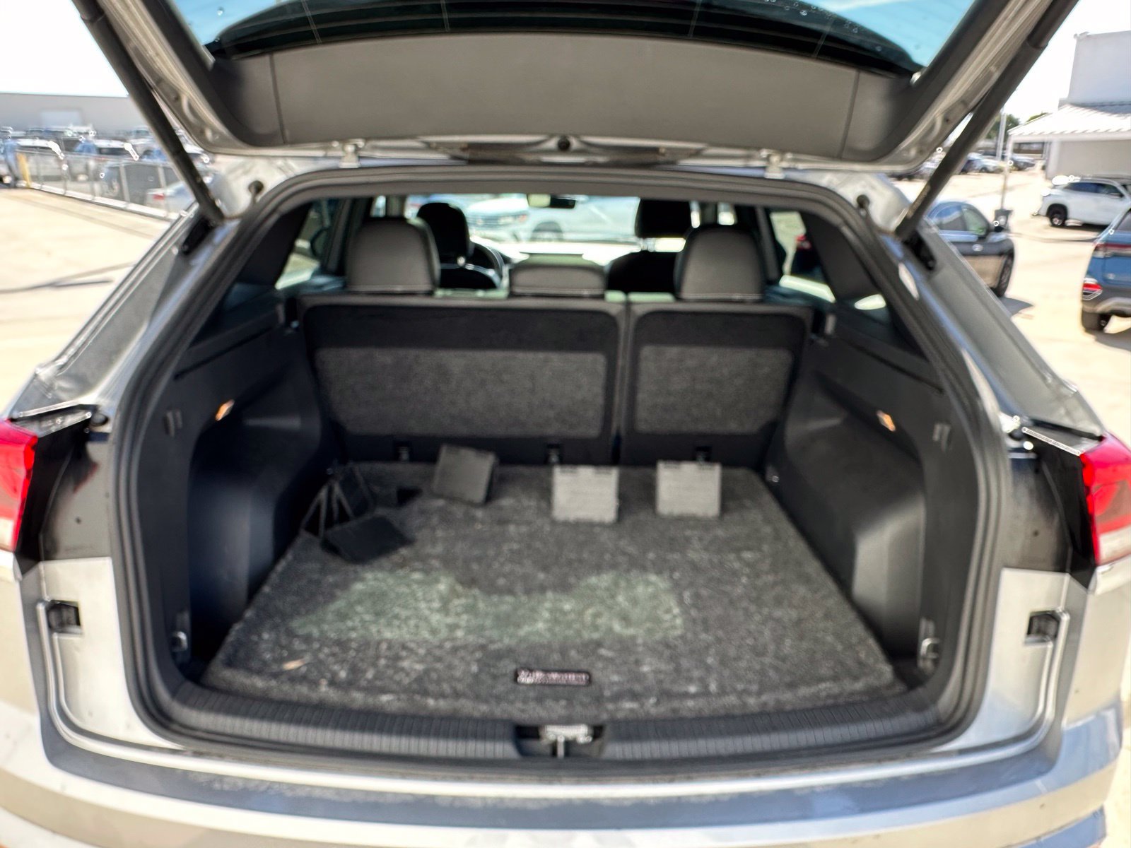 Used 2023 Volkswagen Atlas Cross Sport SE w/ Panoramic Sunroof Package FWD image 17