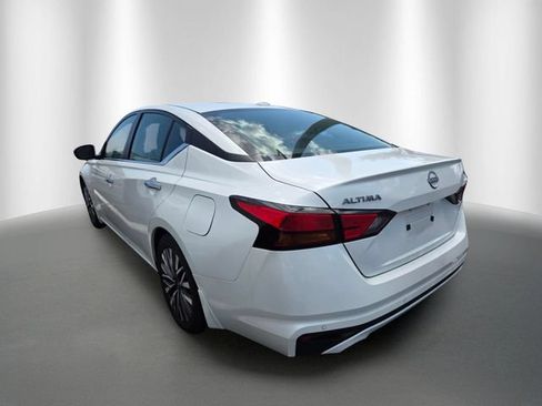 Used 2024 Nissan Altima 2.5 SV w/ SV Premium Package FWD image 2