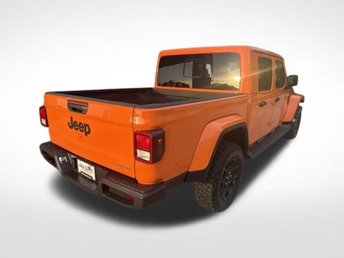 Used 2025 Jeep Gladiator Sport AWD/4WD image 8