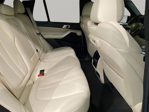 Used 2019 BMW X5 xDrive40i w/ Premium Package 2 image 14