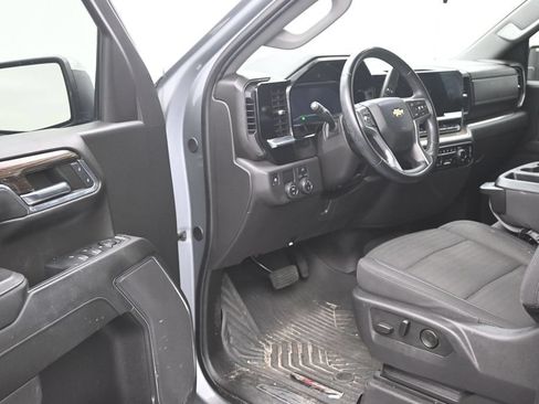 Used 2024 Chevrolet Silverado 1500 LT RWD image 11