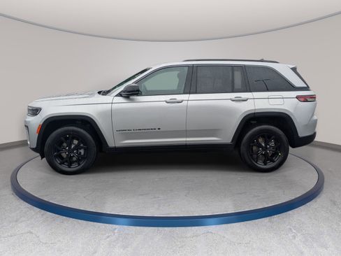 New 2026 Jeep Grand Cherokee Altitude AWD/4WD image 8