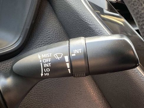 Used 2020 Toyota Corolla LE FWD image 27