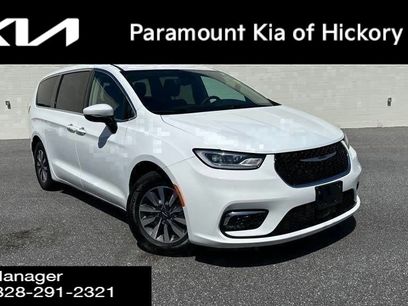 Used 2023 Chrysler Pacifica Touring-L