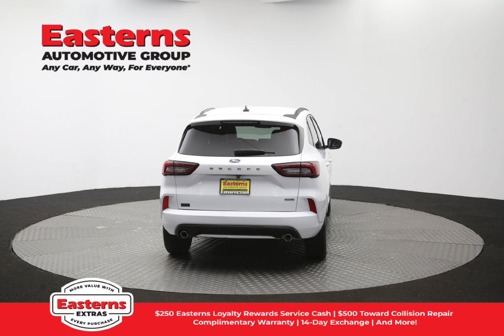 Used 2023 Ford Escape ST-Line Select AWD/4WD image 38