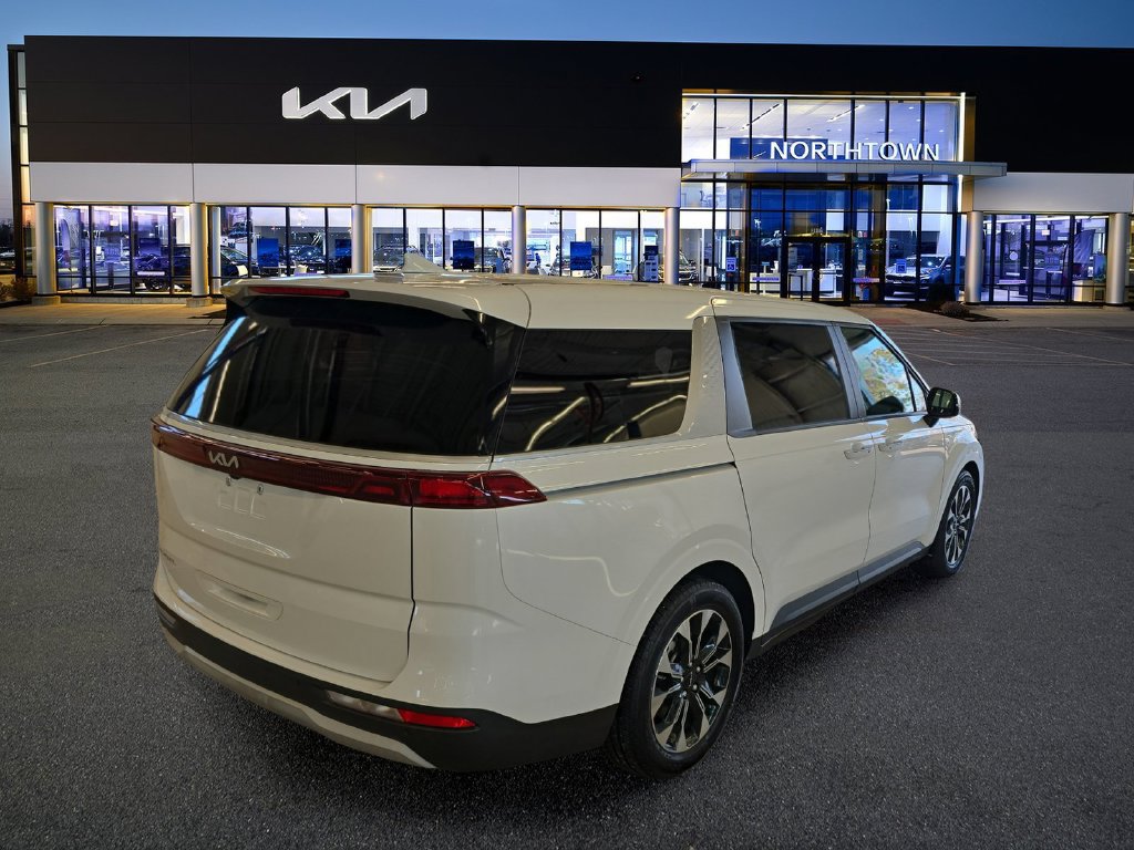 Certified 2023 Kia Carnival EX FWD image 7