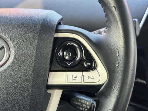 Used 2018 Toyota Prius Three FWD image 31