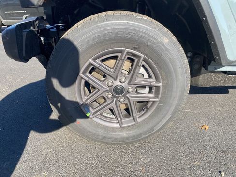 New 2026 Jeep Gladiator Sport image 9