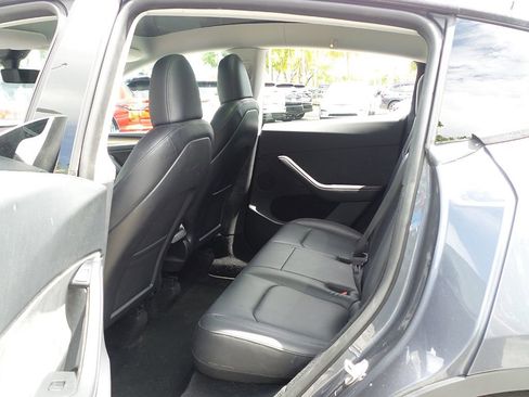 Used 2023 Tesla Model Y Long Range AWD/4WD image 31