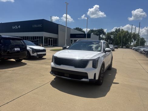 Certified 2025 Kia Sorento S w/ Panoramic Sunroof Package FWD image 5