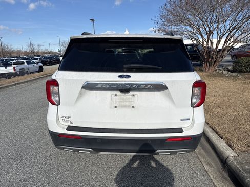 Used 2020 Ford Explorer XLT w/ Equipment Group 202A image 8
