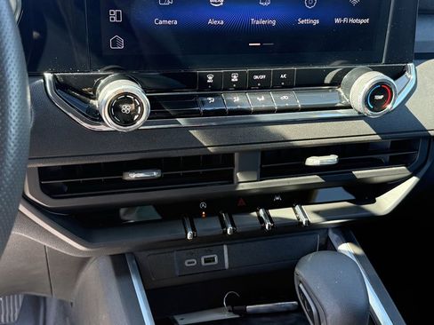 Used 2024 Chevrolet Colorado Trail Boss w/ Technology Package image 24