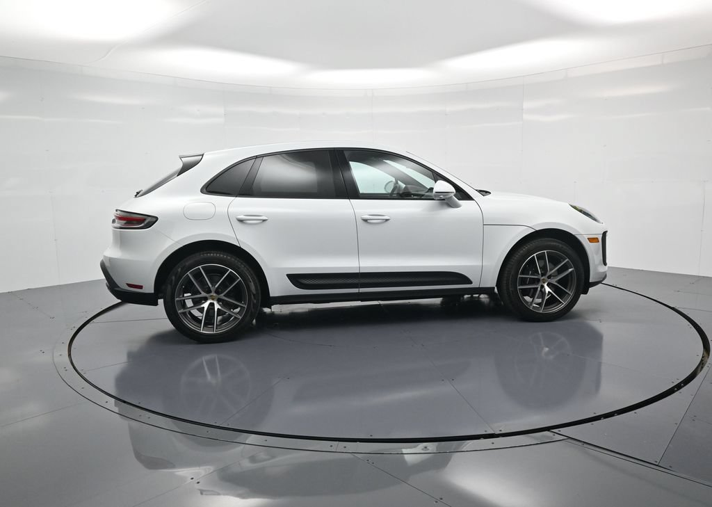 Used 2026 Porsche Macan AWD/4WD image 31