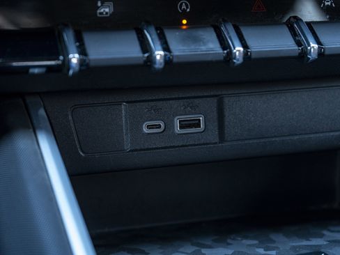 Used 2023 Chevrolet Colorado Z71 w/ Z71 Convenience Package 2 image 33