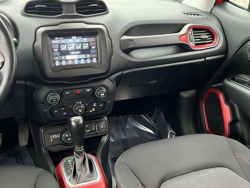 Used 2019 Jeep Renegade Trailhawk w/ Cold Weather Group II image 21