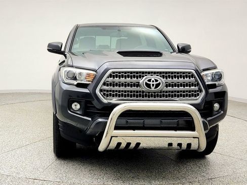 Used 2017 Toyota Tacoma TRD Sport w/ Premium & Technology Package RWD image 2