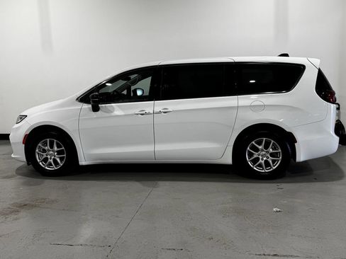 Used 2024 Chrysler Pacifica Touring-L FWD image 14