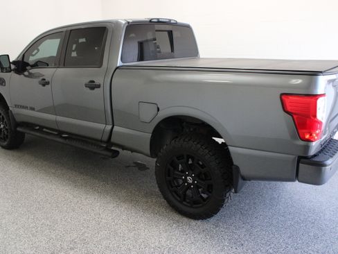 Used 2018 Nissan Titan SV w/ SV Convenience Package AWD/4WD image 11