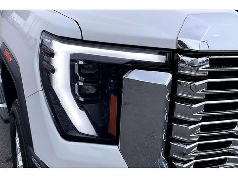 Used 2024 GMC Sierra 3500 Denali w/ Technology Package AWD/4WD image 29