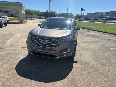 Used 2019 Ford Edge Titanium w/ Equipment Group 301A image 4