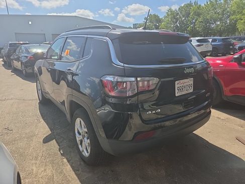 Used 2025 Jeep Compass Latitude w/ Sun & Sound Group AWD/4WD image 8