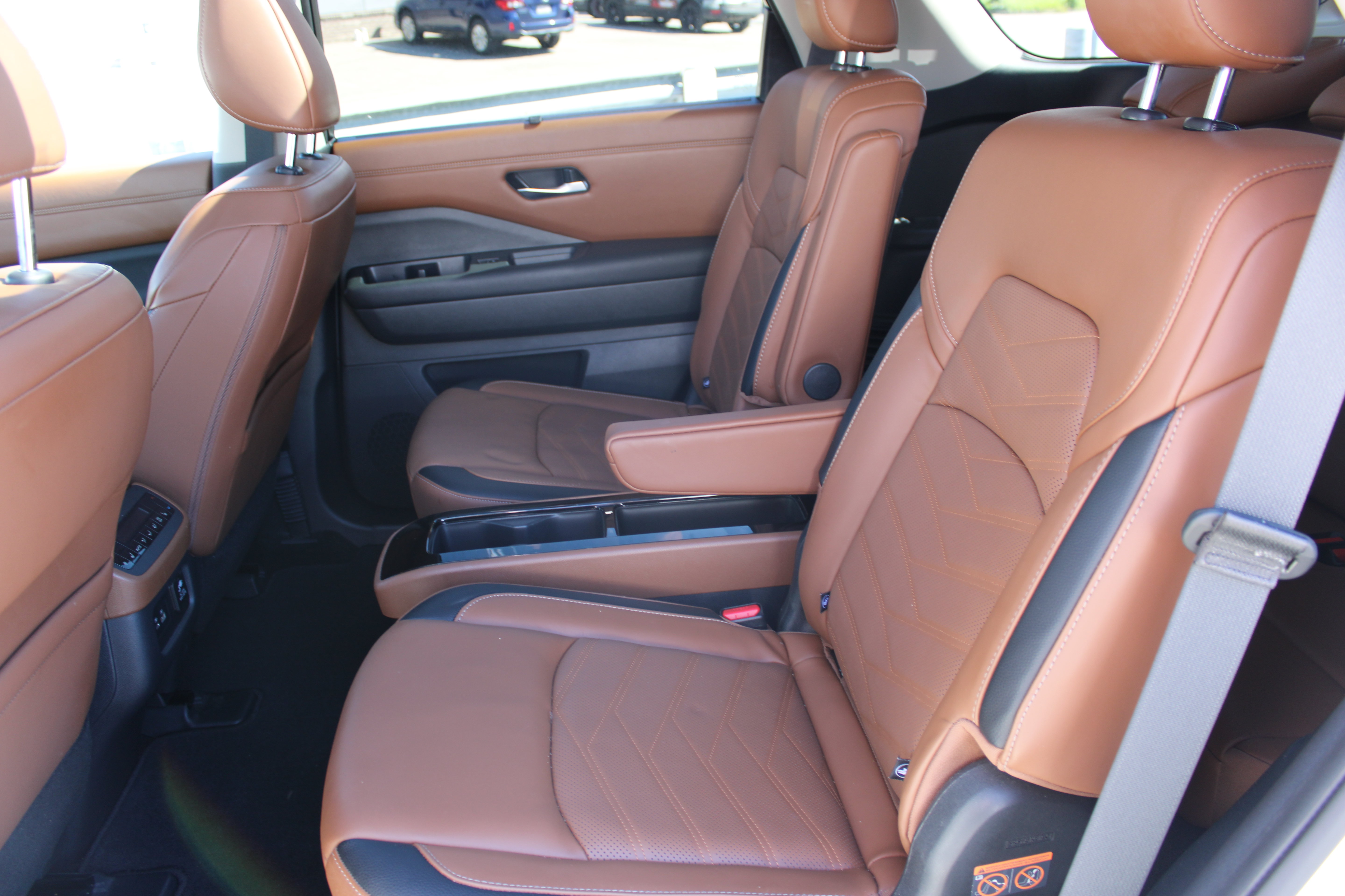 Certified 2024 Nissan Pathfinder Platinum AWD/4WD image 13