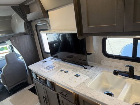 Used 2022 Ford E-450 and Econoline 450 Super Duty w/ Motorhome Prep Package image 59