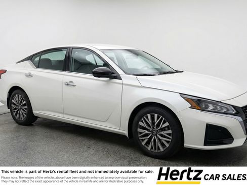 Used 2025 Nissan Altima 2.5 SV image 1