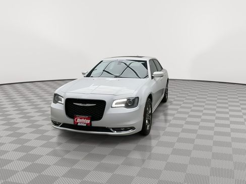 Used 2016 Chrysler 300 S w/ 300S Premium Group image 34