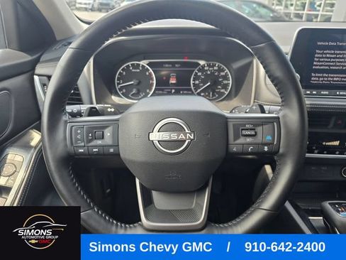 Used 2025 Nissan Rogue SV FWD image 15