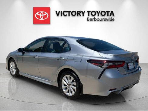 Used 2023 Toyota Camry SE FWD image 3