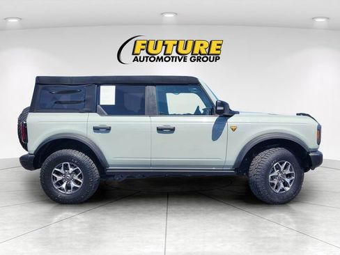 Used 2023 Ford Bronco Badlands image 3