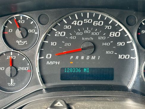 Used 2018 Chevrolet Express 2500 w/ Driver Convenience Package image 16