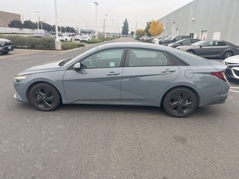 Used 2021 Hyundai Elantra SEL image 8