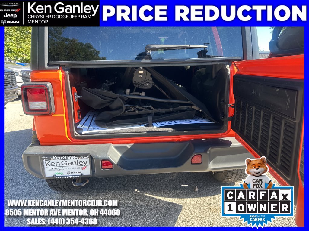 Used 2018 Jeep Wrangler Unlimited Sahara w/ Dual Top Group AWD/4WD image 10