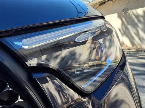 Used 2024 Mercedes-Benz GLC 300 4MATIC image 9