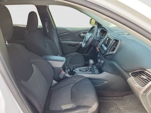 Used 2019 Jeep Cherokee Latitude w/ Popular Appearance Group AWD/4WD image 15