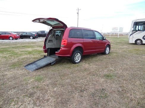 Used 2014 Dodge Grand Caravan SXT w/ UConnect Hands-Free Group image 22