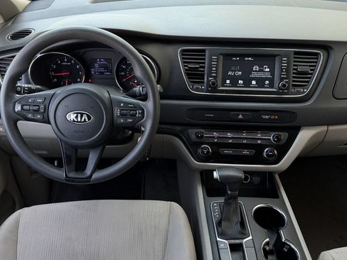 Used 2021 Kia Sedona LX FWD image 12