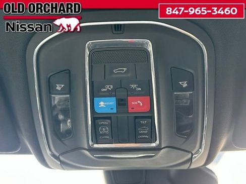 Used 2023 Jeep Grand Cherokee Altitude AWD/4WD image 21