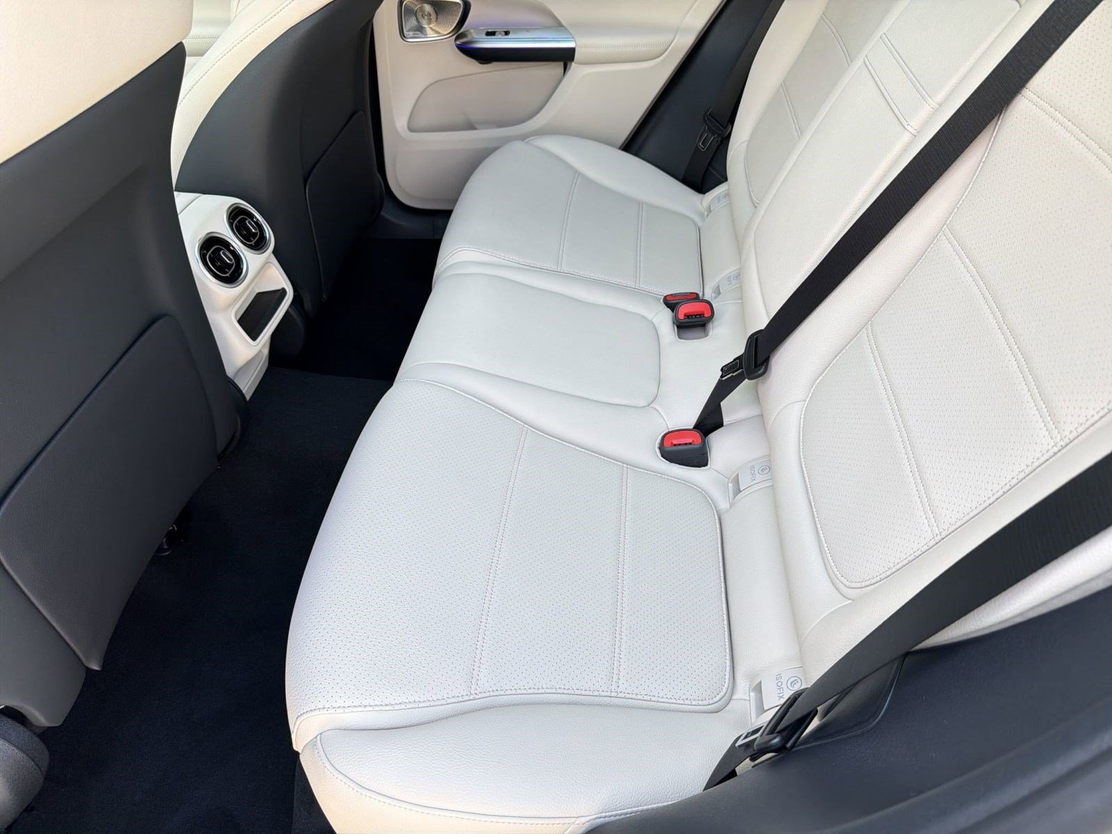 Used 2026 Mercedes-Benz GLC 300 4MATIC image 14
