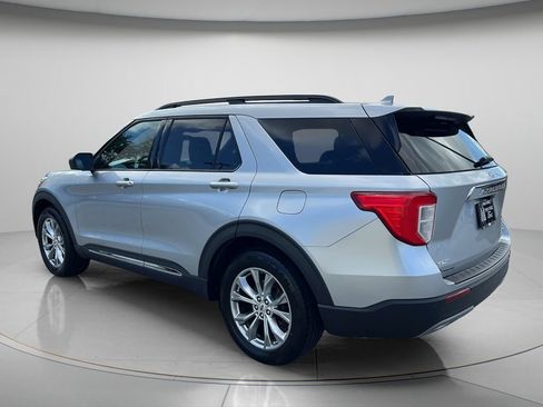 Used 2020 Ford Explorer XLT w/ Equipment Group 202A AWD/4WD image 5